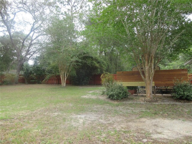 5949 SE 164th Ct, Ocklawaha, FL 32179 - view of yard featuring fence
