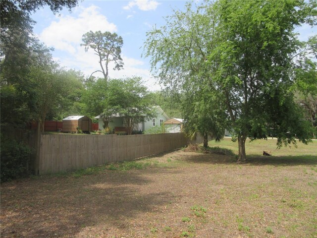 5949 SE 164th Ct, Ocklawaha, FL 32179 - view of yard featuring fence