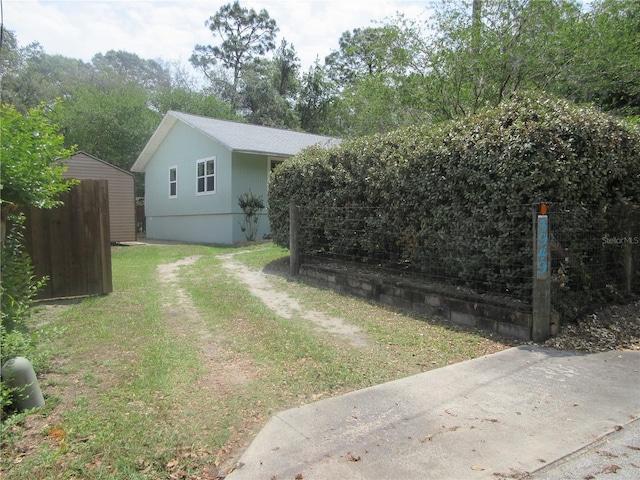 5949 SE 164th Ct, Ocklawaha, FL 32179 - view of yard with fence