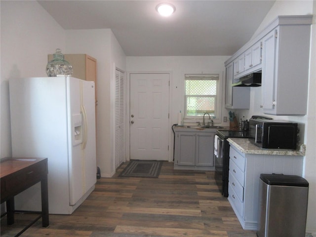5949 SE 164th Ct, Ocklawaha, FL 32179 - kitchen with black appliances, under cabinet range hood, dark wood-style floors, a sink, and light countertops
