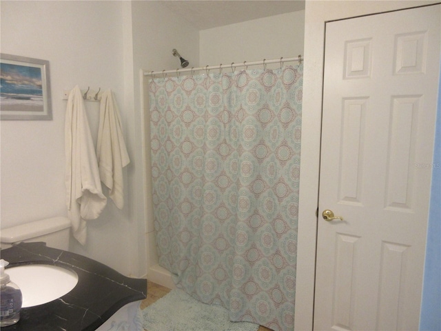 5949 SE 164th Ct, Ocklawaha, FL 32179 - bathroom featuring a shower with shower curtain and a sink