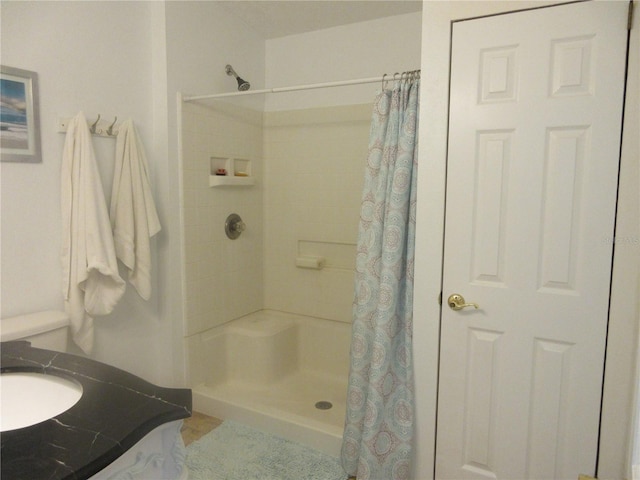 5949 SE 164th Ct, Ocklawaha, FL 32179 - bathroom featuring a sink and a shower with shower curtain