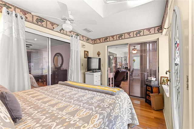 8874 SW 95th St Unit E, Ocala, FL 34481 - bedroom featuring light wood-style flooring, ceiling fan, and a closet