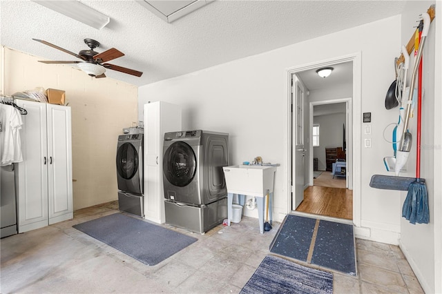 8874 SW 95th St Unit E, Ocala, FL 34481 - clothes washing area with washer and dryer, ceiling fan, and a textured ceiling