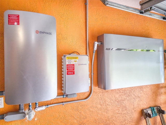 9325 SW 125th Court Rd, Dunnellon, FL 34432 - detailed view of wall-mounted power storage and a textured wall