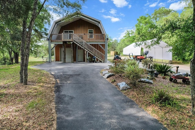 7059 N Lecanto Hwy, Hernando, FL 34442 - view of front of house featuring a gambrel roof, stairs, and driveway
