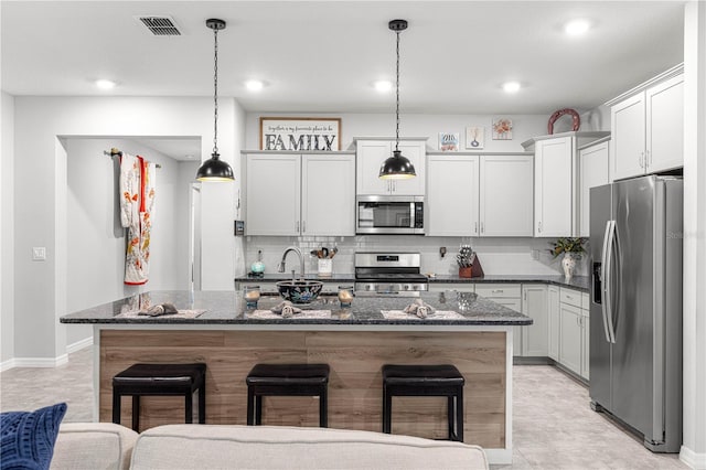 7641 SW 63rd Lane Rd, Ocala, FL 34474 - kitchen with stainless steel appliances, a breakfast bar, backsplash, recessed lighting, and pendant lighting