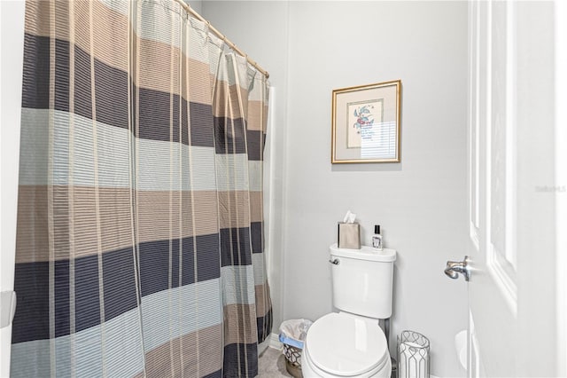7641 SW 63rd Lane Rd, Ocala, FL 34474 - full bath featuring a heating unit, a shower with curtain, toilet, and baseboards