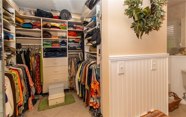 walk in closet featuring tile patterned flooring