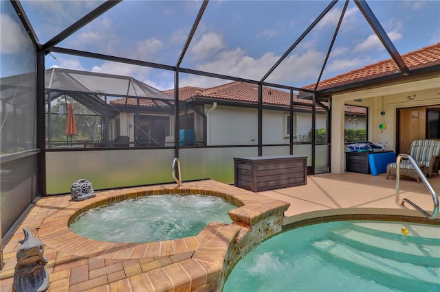 view of pool featuring an in-ground hot tub, a patio, and a lanai