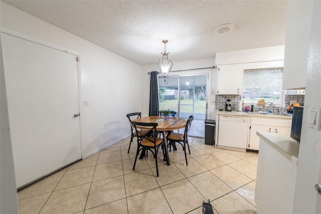 2140 NE 40th St, Ocala, FL 34479 - dining room featuring light tile patterned floors and a textured ceiling