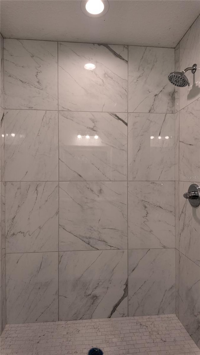 5323 NW 8th Pl, Ocala, FL 34482 - full bathroom featuring tiled shower