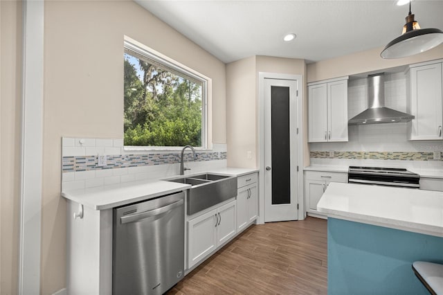 6557 SE 4th Ln, Ocala, FL 34472 - kitchen with wall chimney exhaust hood, stainless steel appliances, a sink, backsplash, and recessed lighting