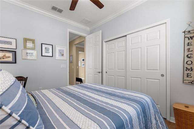 9642 SW 95th Loop, Ocala, FL 34481 - bedroom with crown molding, ceiling fan, wood finished floors, and a closet