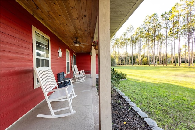 831 SE 11th Pl, Williston, FL 32696 - view of patio featuring ceiling fan