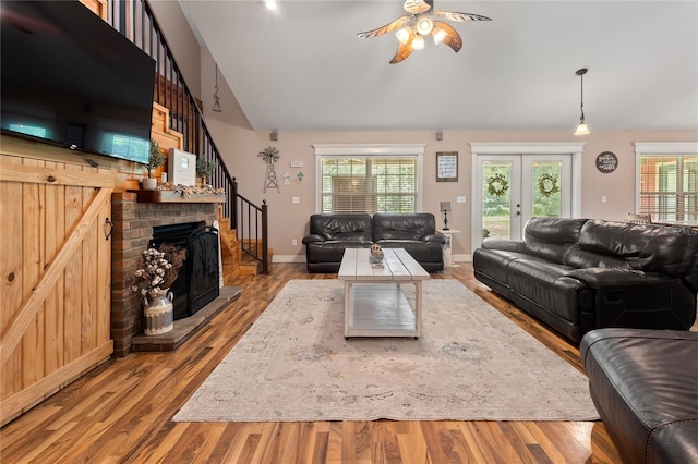 831 SE 11th Pl, Williston, FL 32696 - living area with a ceiling fan, lofted ceiling, plenty of natural light, and wood finished floors