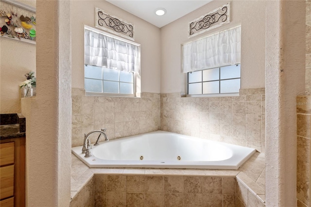 831 SE 11th Pl, Williston, FL 32696 - bathroom with a whirlpool tub