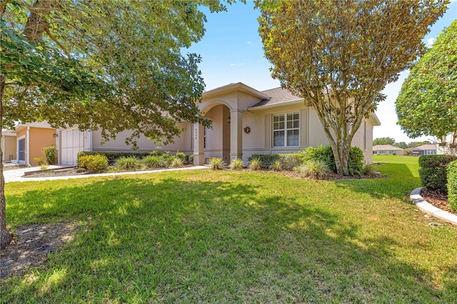 9628 SW 90th St, Ocala, FL 34481 - view of front facade featuring stucco siding and a front yard