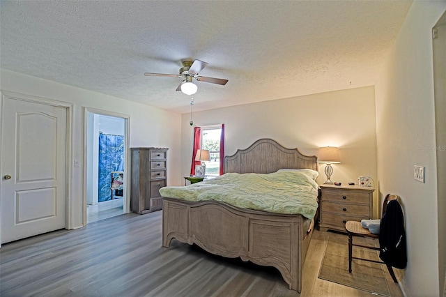 bedroom with light wood-type flooring, a textured ceiling, and a ceiling fan
