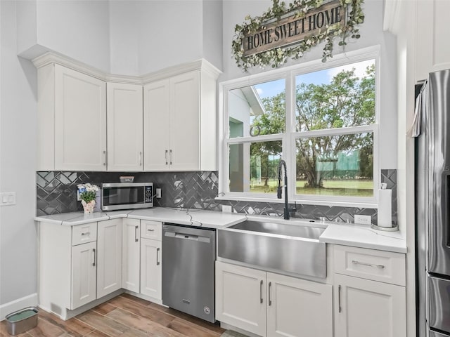 5330 NE 111th Lane Rd, Anthony, FL 32617 - kitchen featuring stainless steel appliances, a sink, backsplash, and light countertops