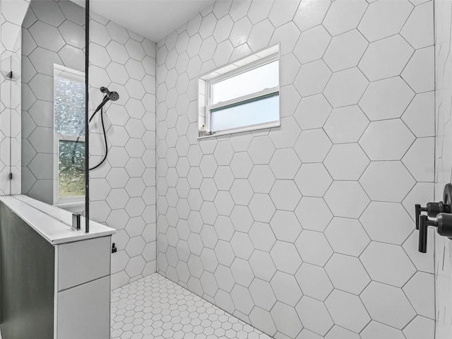 5330 NE 111th Lane Rd, Anthony, FL 32617 - bathroom featuring a tile shower