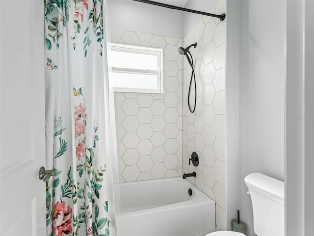5330 NE 111th Lane Rd, Anthony, FL 32617 - full bath featuring shower / tub combo with curtain and toilet