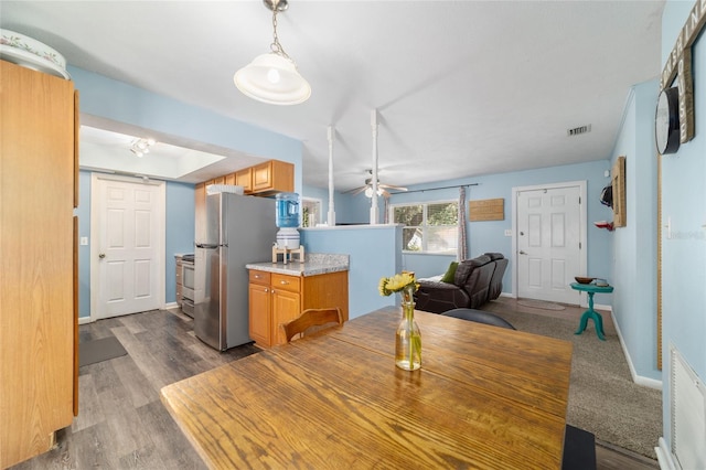 6060 SE 119th Pl, Belleview, FL 34420 - dining space featuring ceiling fan, dark wood-style floors, and baseboards