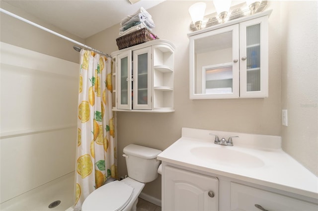 6060 SE 119th Pl, Belleview, FL 34420 - full bath with toilet, vanity, and a shower with curtain