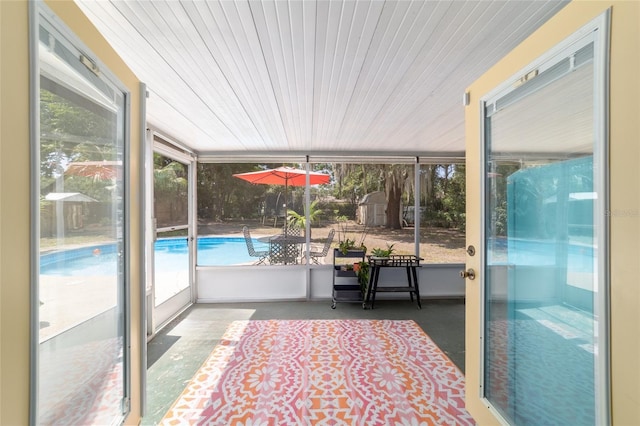 6060 SE 119th Pl, Belleview, FL 34420 - sunroom featuring plenty of natural light and wood ceiling