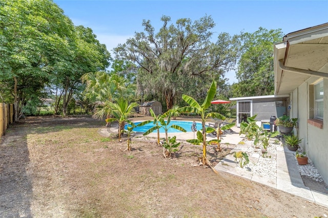 6060 SE 119th Pl, Belleview, FL 34420 - fenced backyard featuring a sunroom