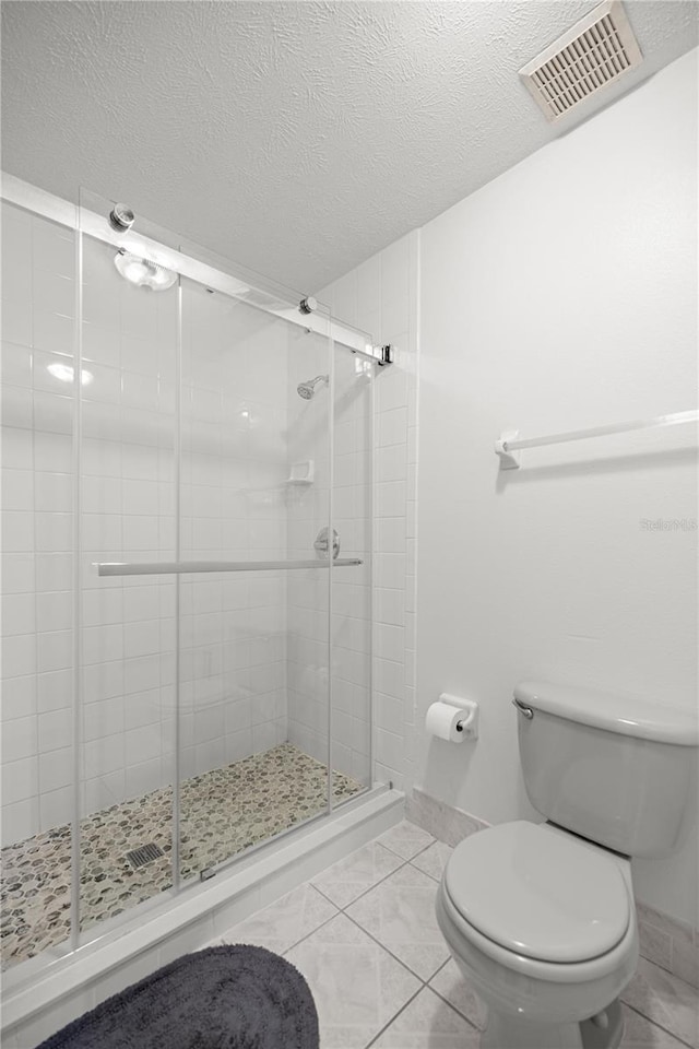 2521 NW 45th Pl, Ocala, FL 34475 - full bath with toilet, a shower stall, a textured ceiling, and baseboards