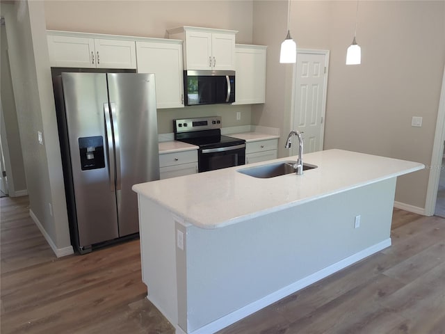 4121 SE 138th Pl, Summerfield, FL 34491 - kitchen with stainless steel appliances, a sink, wood finished floors, and white cabinetry