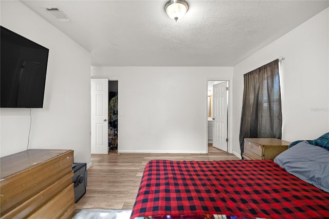 9 Juniper Pass Trl, Ocala, FL 34480 - bedroom featuring light wood finished floors, baseboards, and a textured ceiling