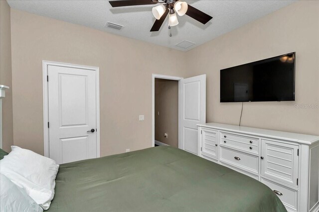 bedroom featuring a ceiling fan