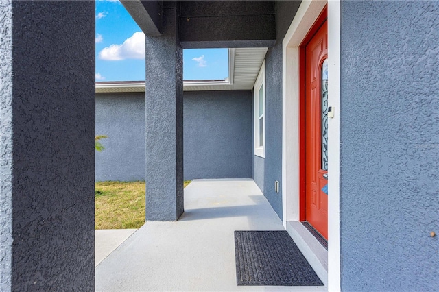 10291 SE 67th Ter, Belleview, FL 34420 - doorway to property featuring stucco siding
