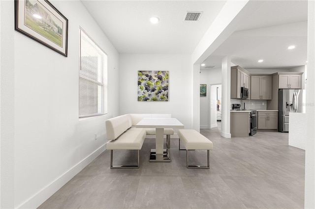 10291 SE 67th Ter, Belleview, FL 34420 - dining room featuring recessed lighting and baseboards
