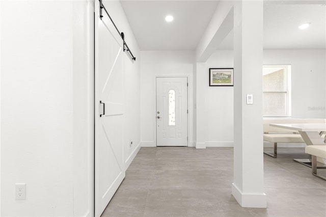 10291 SE 67th Ter, Belleview, FL 34420 - foyer featuring a barn door, baseboards, recessed lighting, and concrete floors