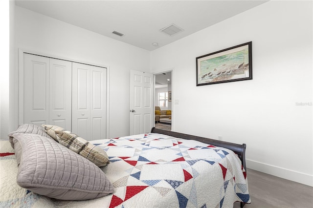 10291 SE 67th Ter, Belleview, FL 34420 - bedroom featuring baseboards, a closet, and wood finished floors