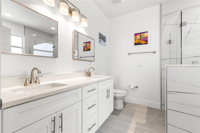 10291 SE 67th Ter, Belleview, FL 34420 - full bathroom with double vanity, tiled shower, toilet, baseboards, and recessed lighting
