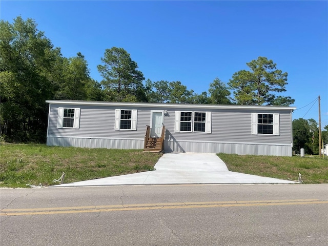 15807 NE 10th St, Williston, FL 32696 - manufactured / mobile home with entry steps and driveway