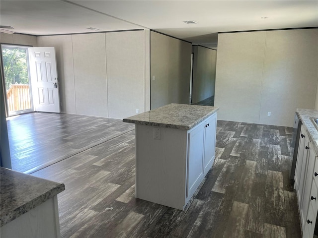 15807 NE 10th St, Williston, FL 32696 - kitchen featuring dark wood-style floors, a center island, white cabinets, and a ceiling fan