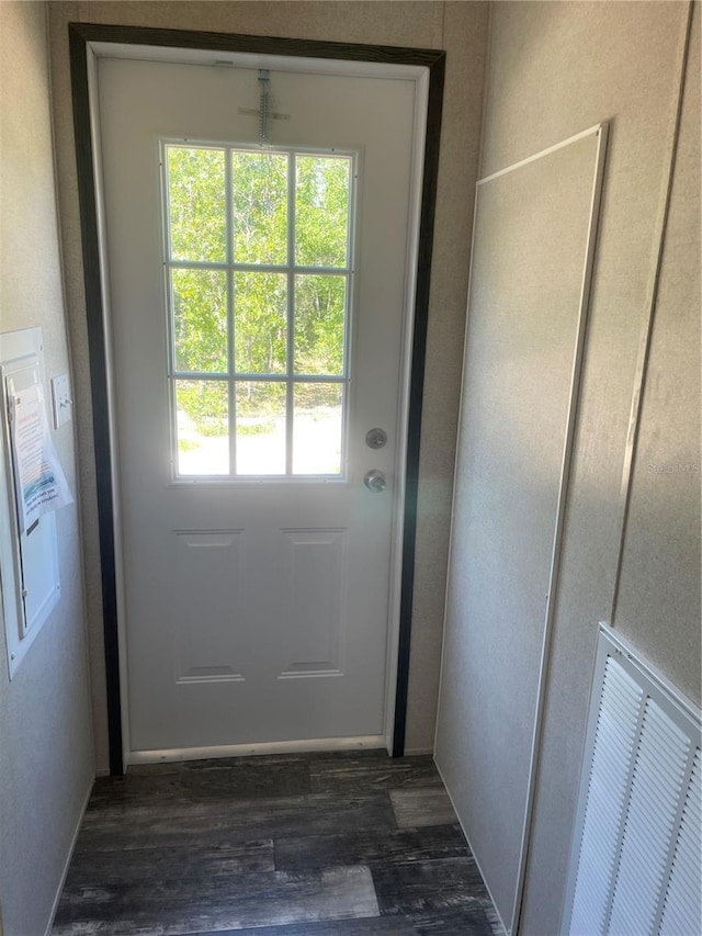 15807 NE 10th St, Williston, FL 32696 - entryway with dark wood-style flooring