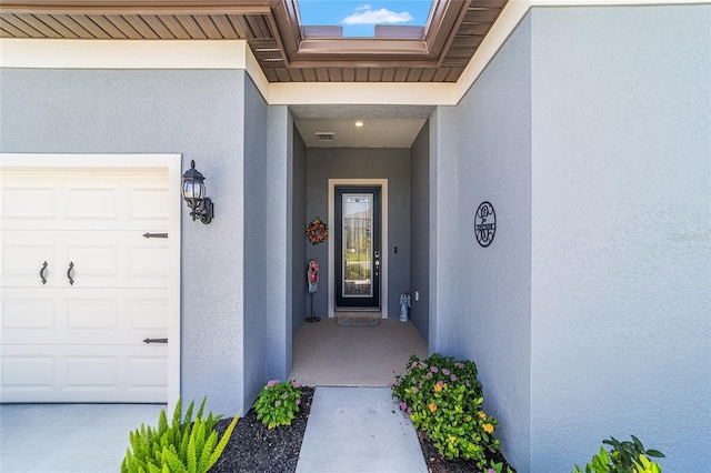 6046 SW 86th Cir, Ocala, FL 34481 - entrance to property with stucco siding and a garage