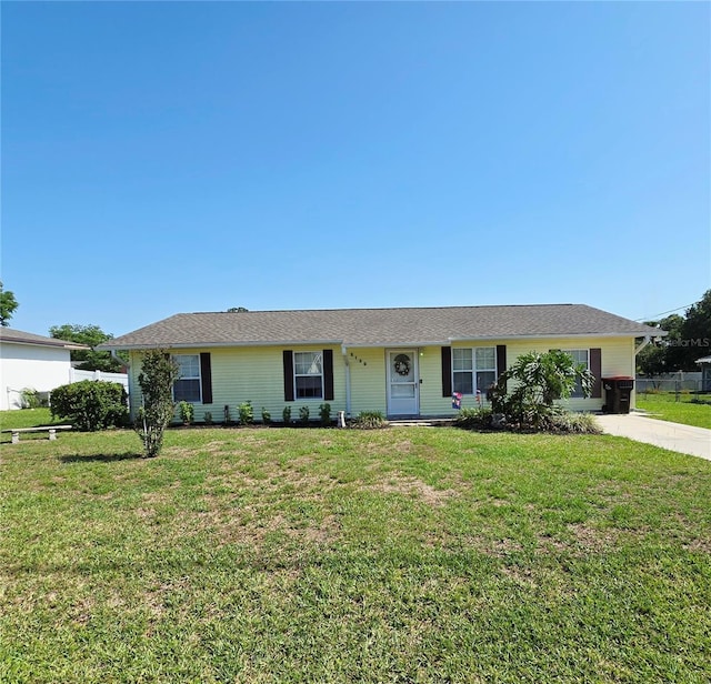 single story home featuring a front lawn