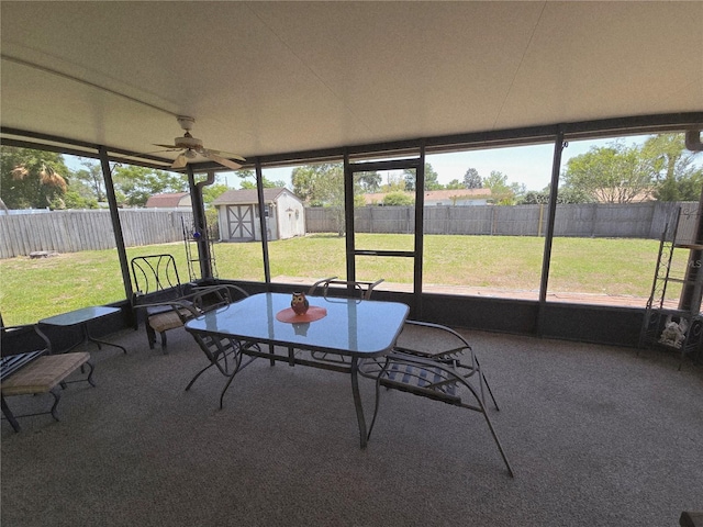 sunroom / solarium with a ceiling fan