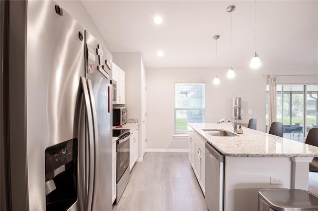 13561 SW 85th Pl, Dunnellon, FL 34432 - kitchen featuring stainless steel appliances, a sink, light wood-style flooring, white cabinets, and recessed lighting
