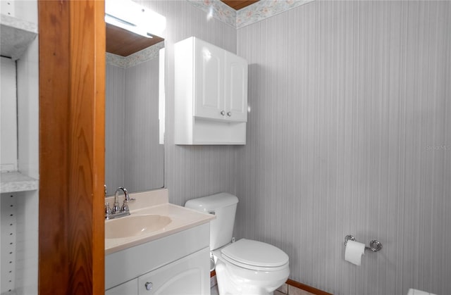 6620 S Merleing Loop, Floral City, FL 34436 - bathroom featuring wallpapered walls, toilet, and vanity