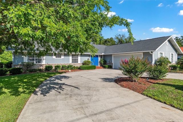 1404 SE 40th Ct, Ocala, FL 34471 - ranch-style house with a front yard, driveway, and a garage