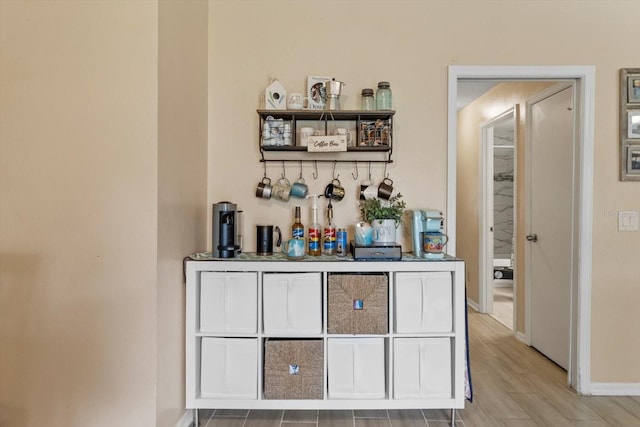 729 Sinclair Ter, Inverness, FL 34450 - bar featuring baseboards