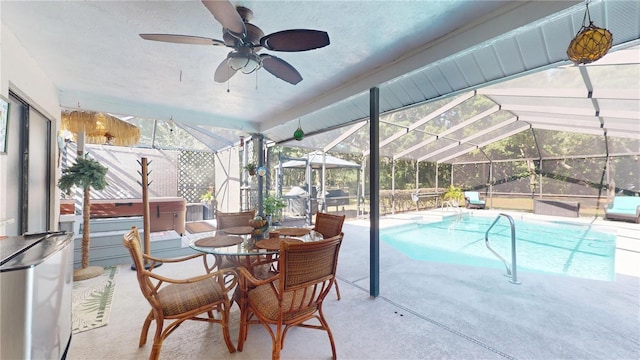 307 N Kinglet Ave, Hernando, FL 34442 - outdoor pool with a patio area, a covered hot tub, a lanai, and a ceiling fan